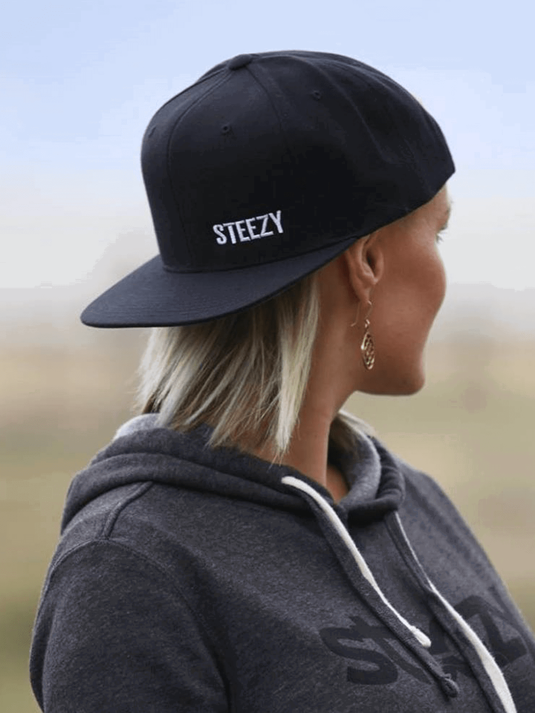 Steezy Small Text Snapback Hat (White/Black) - STEEZY Clothing